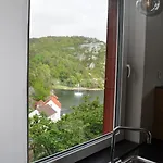 Kleven Havn - Historic Seaside Residence Mandal