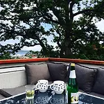 Kleven Havn - Historic Seaside Residence 曼达尔