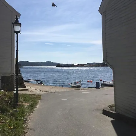 Casa vacanze Kleven Havn - Historic Seaside *